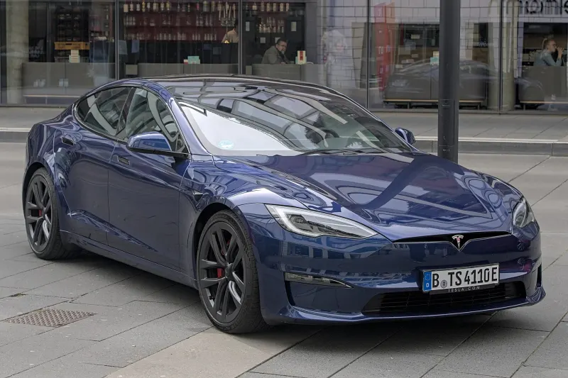A dark-blue Tesla Model S Plaid parked at the Autofrühling show in Ulm
